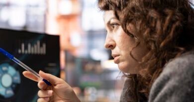 Kodėl verslai investuoja į dirbtinį intelektą: nauda, galimybės ir ateities tendencijos